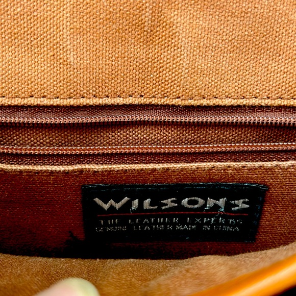 Vintage camel leather crossbody messenger bag with with brass hardware - Picture 5 of 8